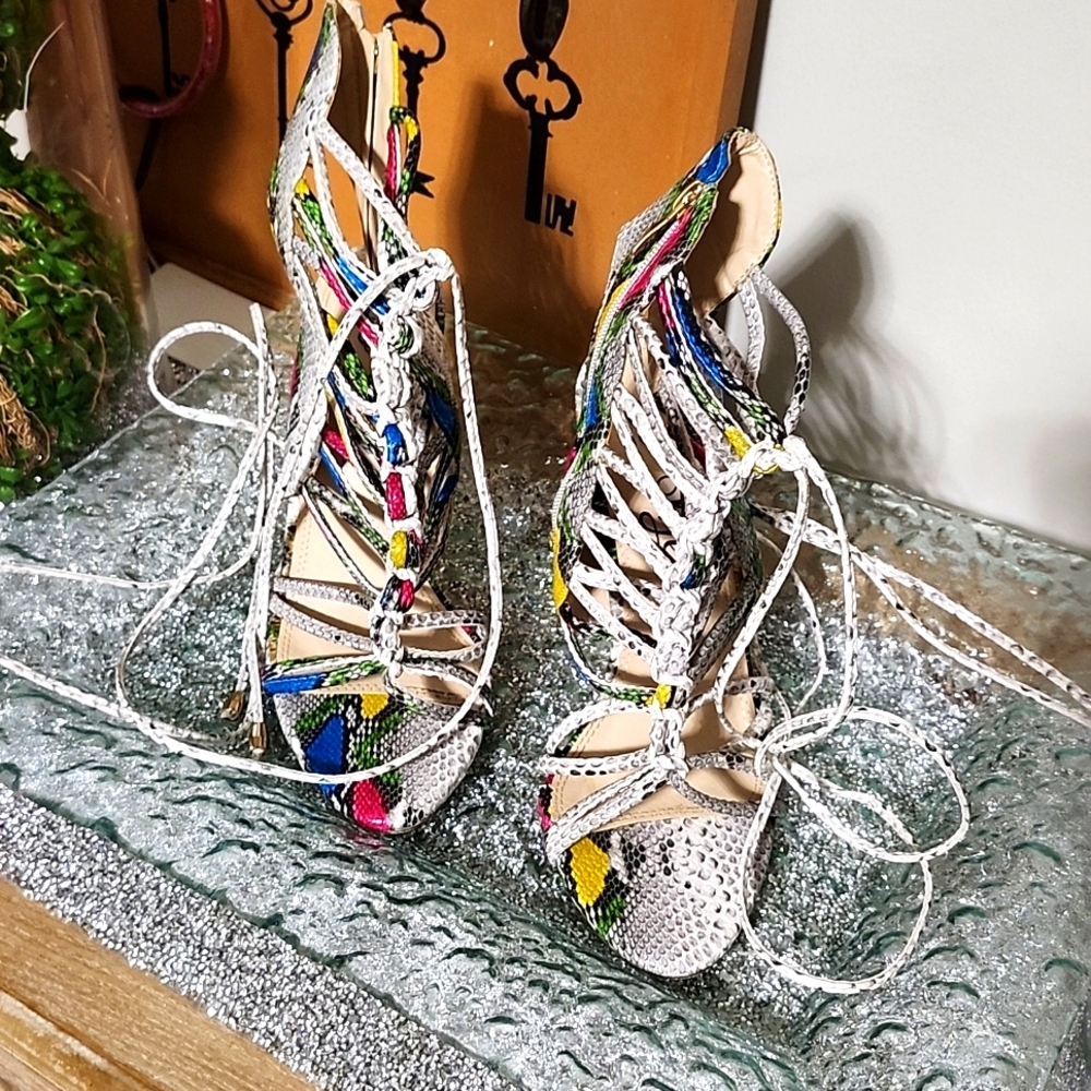 Multicolor snakeprint tie up heels